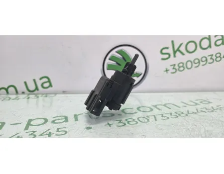 Датчик включення стопсигналу Skoda Octavia Tour 1J0945511D VAG (1J0945511D)