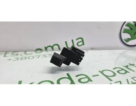 Мікрик замка багажника Skoda Octavia Tour 1j0962103