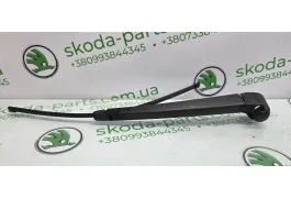 Щітка заднього двірника Skoda Octavia A5 універсал VAG (1T0955707A)