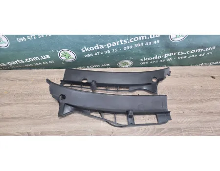 Вітрова панель Жабо Skoda Octavia Tour 1U0819404C дві частини VAG (1U0819404C)