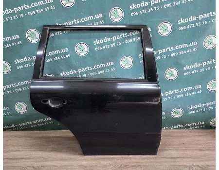 Двері задні праві Skoda Octavia Tour універсал чорні 9910 ( з мятиною) 1U9833056