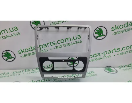 Рамка магнітоли Skoda Octavia A5 1Z0858069AA Рамка магнітоли Skoda Octavia A5 1Z0858069AA