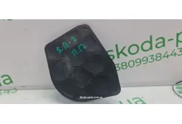 Заглушка захисту днища права Skoda Superb 2 3T0825962