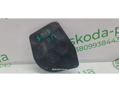 Заглушка захисту днища права Skoda Superb 2 3T0825962 Заглушка захисту днища права Skoda Superb 2 3T0825962