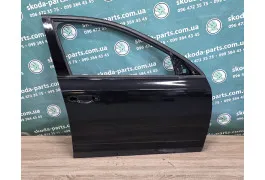 Двері передні праві Skoda Octavia III A7 5E0831052A чорний колір 9910/1z1z