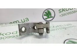 Завіса петля дверей передня ліва верхня Skoda Octavia A5 6y0833401B