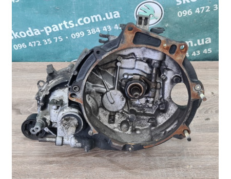 Коробка передач механічна 1.9 дизель Skoda Felicia VAG (002300040D)