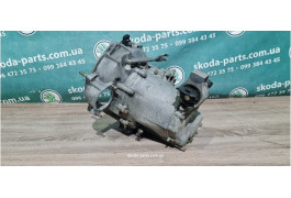 Коробка передач кпп Skoda Felicia 1.3 бензин VAG (002300040R)