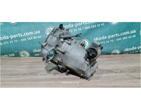 Коробка передач кпп Skoda Felicia 1.3 бензин VAG (002300040R)