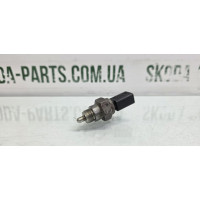 Датчик включення ліхтарів заднього ходу Skoda Fabia 1.4 8кл VAG (002945415D)