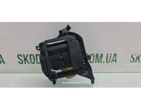 Двигун заслінки пічки Skoda Fabia II New вживаний VAG (0132801357)