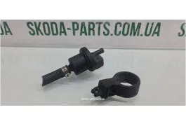 Клапан вентиляції газів паливного баку Skoda Felicia вживаний VAG (0280142310)