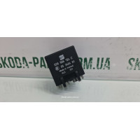 Реле 182 свічок розжарювання Volkswagen Caddy Seat Inca VAG (028906124C)