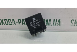 Реле 182 свічок розжарювання Volkswagen Caddy Seat Inca VAG (028906124C)