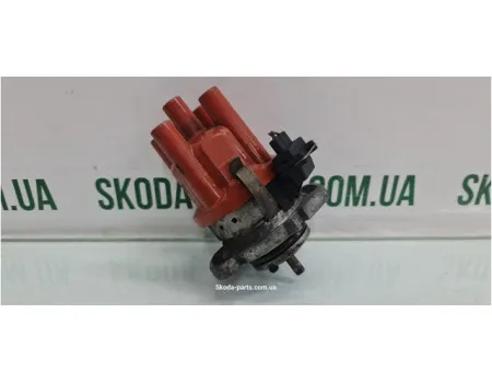 Розподільник запалювання трамбльор 1.6 AEE Skoda Octavia tour VAG (030905205AB)