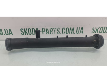 Трубка системи охолодження двигуна 1.4 бензин Skoda Fabia New VAG (032121065H)