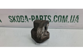 Кронштейн клапана EGR Skoda Fabia VAG (036131818A)