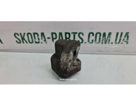Кронштейн клапана EGR Skoda Fabia VAG (036131818A)