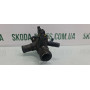 Фланець системи охолодження двигуна Volkswagen Passat B3 B4 Caddy 2 вживаний VAG (037121133E)