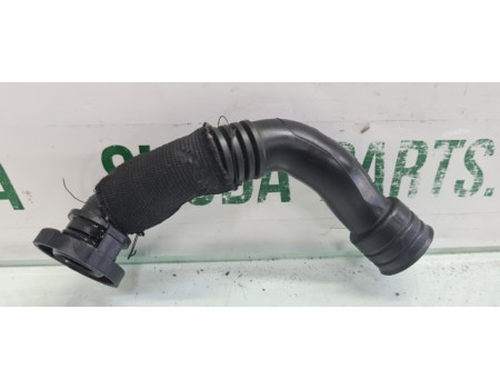 Патрубок вентиляції картера, масловіддільника Volkswagen Bora вживаний VAG (038103493AB)