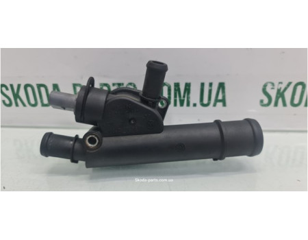 Фланець системи охолодження двигуна Skoda Octavia A5 вживаний VAG (038121132D)