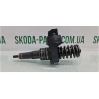 Форсунка вприску палива 2.0TDI Skoda Octavia A5 вживана VAG (038130073AG)