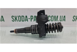 Форсунка вприску палива 2.0TDI Skoda Octavia A5 вживана VAG (038130073AG)