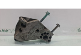 Кронштейн подушки двигуна правий Skoda Octavia Tour VAG (038199207H)