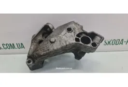 Кронштейн подушки двигуна правий BFQ Skoda Octavia Tour вживаний VAG (038199207J)