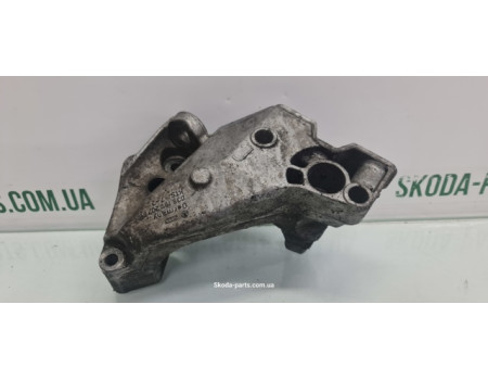 Кронштейн подушки двигуна правий BFQ Skoda Octavia Tour вживаний VAG (038199207J)