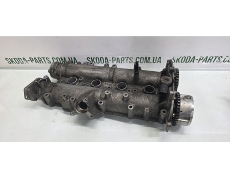 Кришка клапанна з розпредвалами Skoda Octavia A5 1.4 TSI 03C103475BF VAG (03C103475BF)