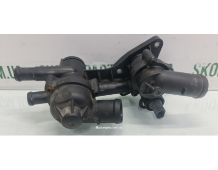 Корпус термостату 1.4TSI Skoda Octavia A5 03C121926AC вживаний VAG (03C121926AC)