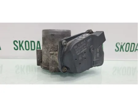 Заслінка дросельна Skoda Fabia 1.6 бензин VAG (03C133062C)