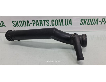 Патрубок системи охолодження двигуна Skoda Fabia New 03D121026F VAG (03D121026F)