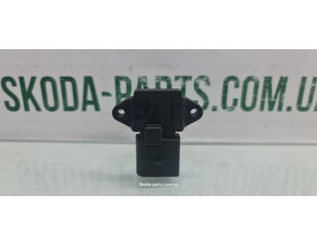 Датчик тиску в пускному колекторі 1.4 MPI Skoda Fabia 03D908051 VAG (03D908051)