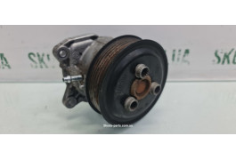 Помпа системи охолодження двигуна 1.2tsi Skoda Octavia A5 03F121004 VAG (03F121004)