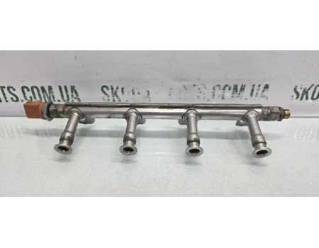 Паливна рампа з датчиком Skoda Octavia A5 1.2 TSI VAG (03F133320C)