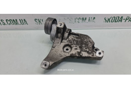 Кронштейн кріплення компресора кондиціонера 1.2tsi Skoda Octavia A5 03F260885 VAG (03F260885)
