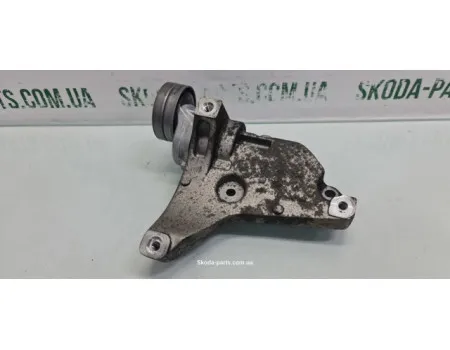 Кронштейн кріплення компресора кондиціонера 1.2tsi Skoda Octavia A5 03F260885 VAG (03F260885)