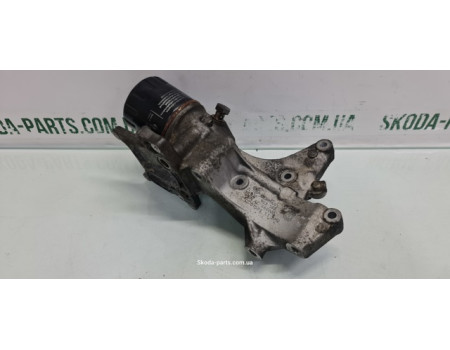 Кронштейн масляного фільтра 1.2tsi Skoda Octavia A5 03F903143H VAG (03F903143H)