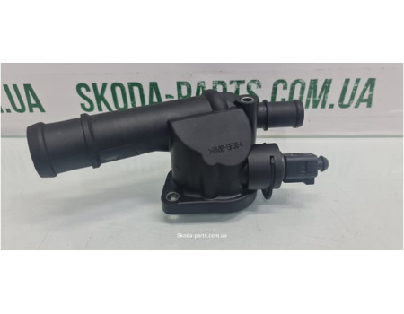 Фланець системи охолодження двигуна Volkswagen Passat B6 03G121132B вживаний VAG (03G121132B)