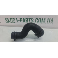 Патрубок системи охолодження двигуна 2.0tdi Skoda Superb 2 VAG (03L121157Q)