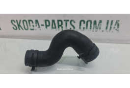 Патрубок системи охолодження двигуна 2.0tdi Skoda Superb 2 VAG (03L121157Q)