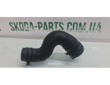 Патрубок системи охолодження двигуна 2.0tdi Skoda Superb 2 VAG (03L121157Q)