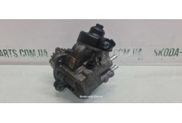 Паливний насос високого тиску (ТНВД) 2.0tdi Skoda Superb 2 VAG (03L130755D)