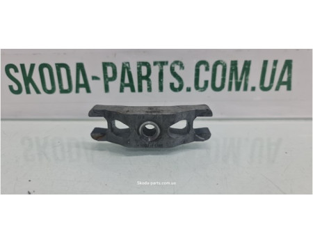Скоба форсунки 1.6tdi Skoda Octavia A5 03L216 вживана VAG (03L216)