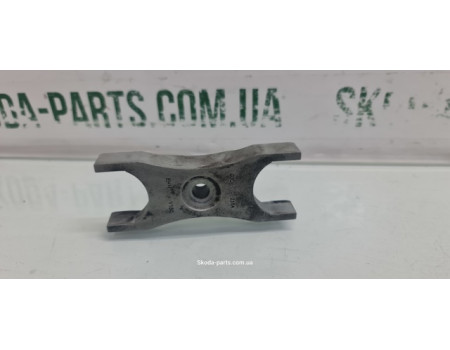 Фіксатор паливної форсунки 2.0tdi Skoda Octavia A5 03L216A VAG (03L216A)