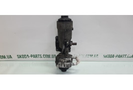 Корпус масляного фільтра 1.9tdi Skoda Octavia A5 вживаний VAG (045115389C)