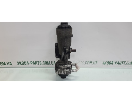 Корпус масляного фільтра 1.9tdi Skoda Octavia A5 вживаний VAG (045115389C)