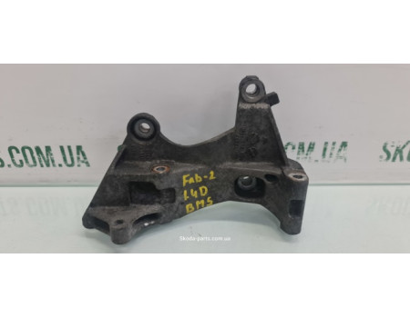 Кронштейн кріплення генератора та компресора кондиціонера 1.4tdi BMS Skoda Fabia New VAG (045903143D)